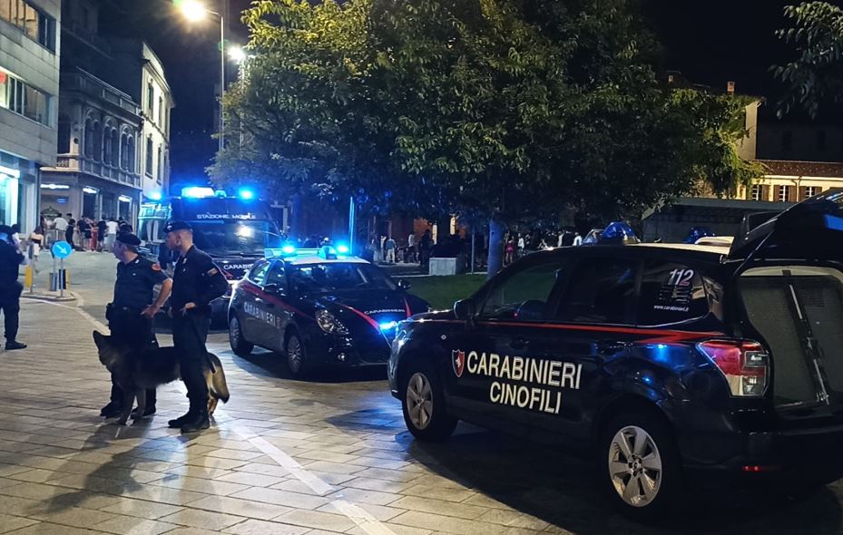 Cantù: 19enne denunciato per violazione del daspo urbano, due arresti e un divieto di avvicinamento alla famiglia