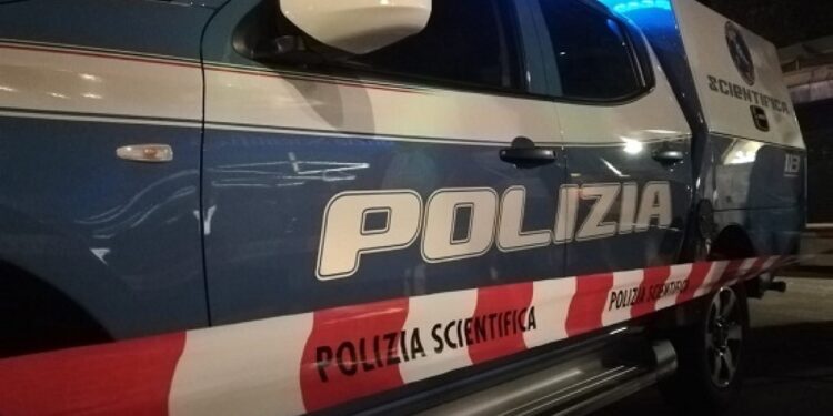 Scoperto da una donna che gettava la spazzatura