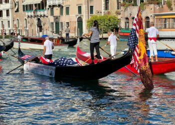 Partecipano remiere e delegazione dei vigili del fuoco