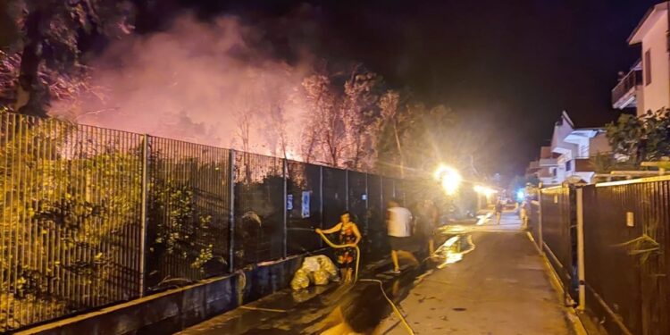 A Praia a Mare. Paura tra gli abitanti. Si sospetta dolo