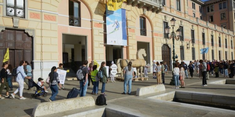 Azione dimostrativa a Venezia contro piano siccità