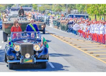 Poca affluenza di pubblico alla cerimonia con Lula a Brasilia