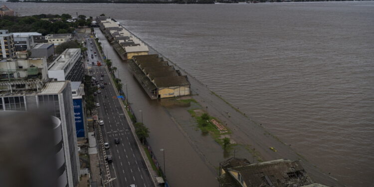 Dopo l'esondazione di un lago nel centro di Porto Alegre