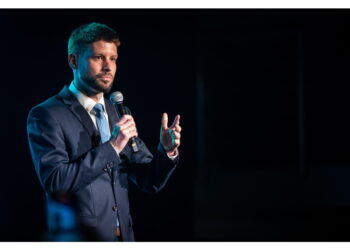 Ex-premier Fico secondo al 21