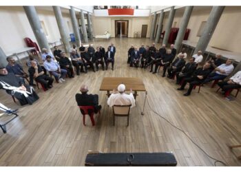 Ha incontrato 35 sacerdoti della periferia di Roma