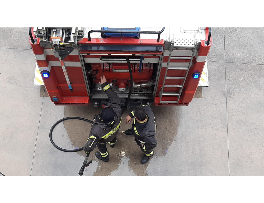 Incendio al terzo piano di un palazzo a Fermo, 16 evacuati