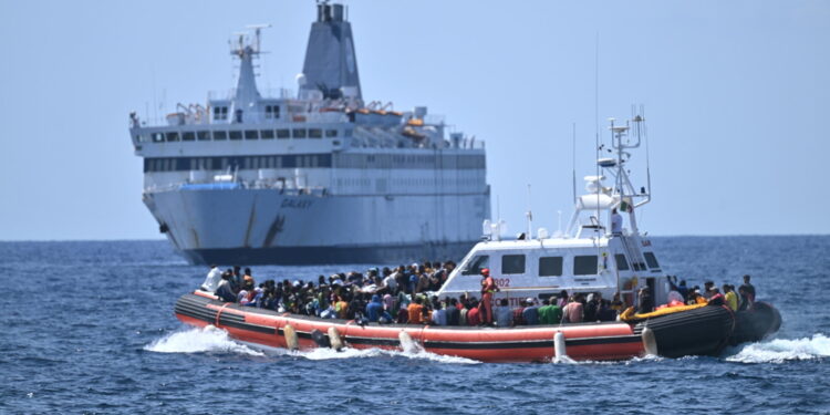 Tensostruttura di Porto Empedocle è piena e non può ospitarne