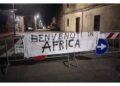 Sindaco fa rimuovere striscione