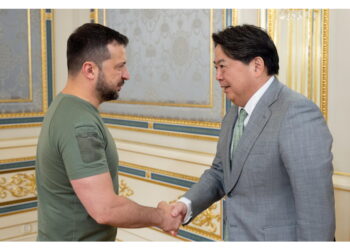 Presidente ucraino vede ministro Tokyo: 'Grazie del sostegno'