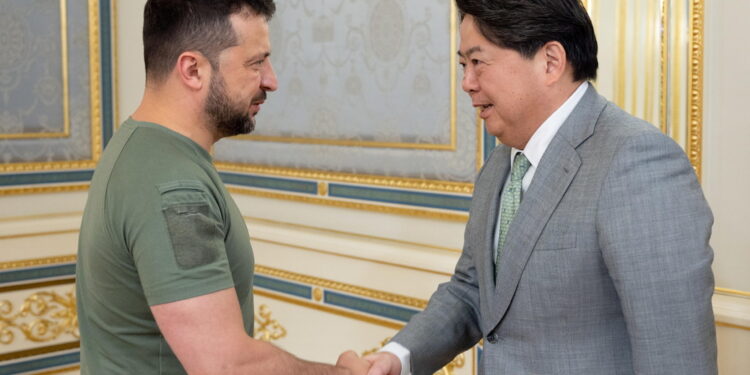 Presidente ucraino vede ministro Tokyo: 'Grazie del sostegno'