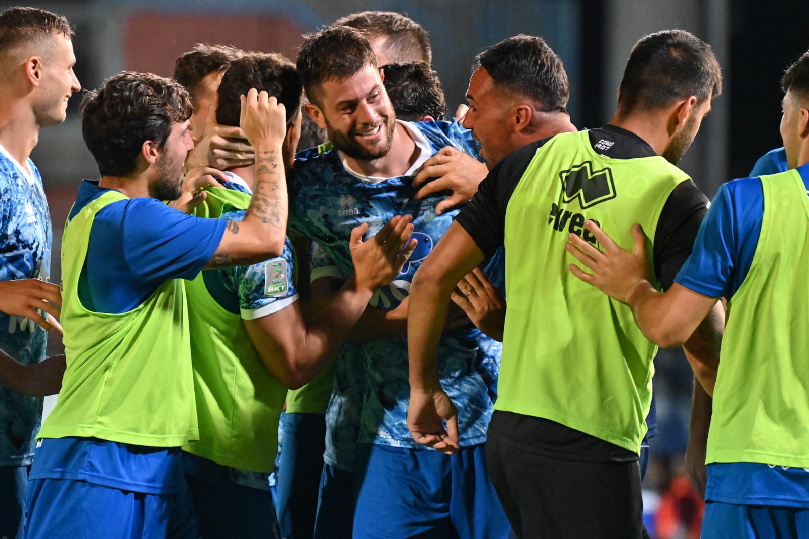 Como in trasferta contro lo Spezia domenica. Due calciatori in ospedale per uno scontro di gioco