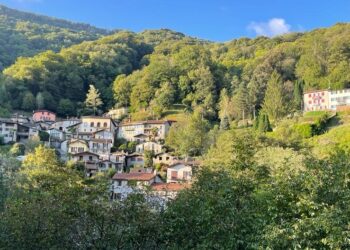 Il paese di Curtina, in Canton Ticino