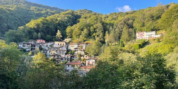 Il paese di Curtina, in Canton Ticino