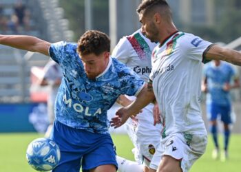 Alessandro Gabrielloni in azione con la Ternana (foto Roberto Colombo)