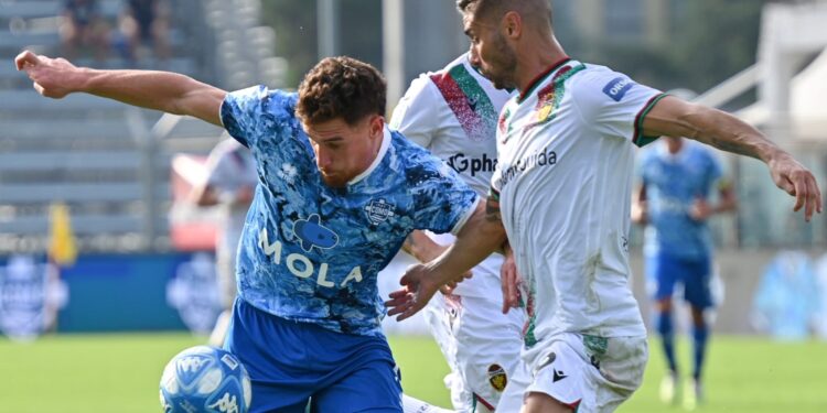 Alessandro Gabrielloni in azione con la Ternana (foto Roberto Colombo)