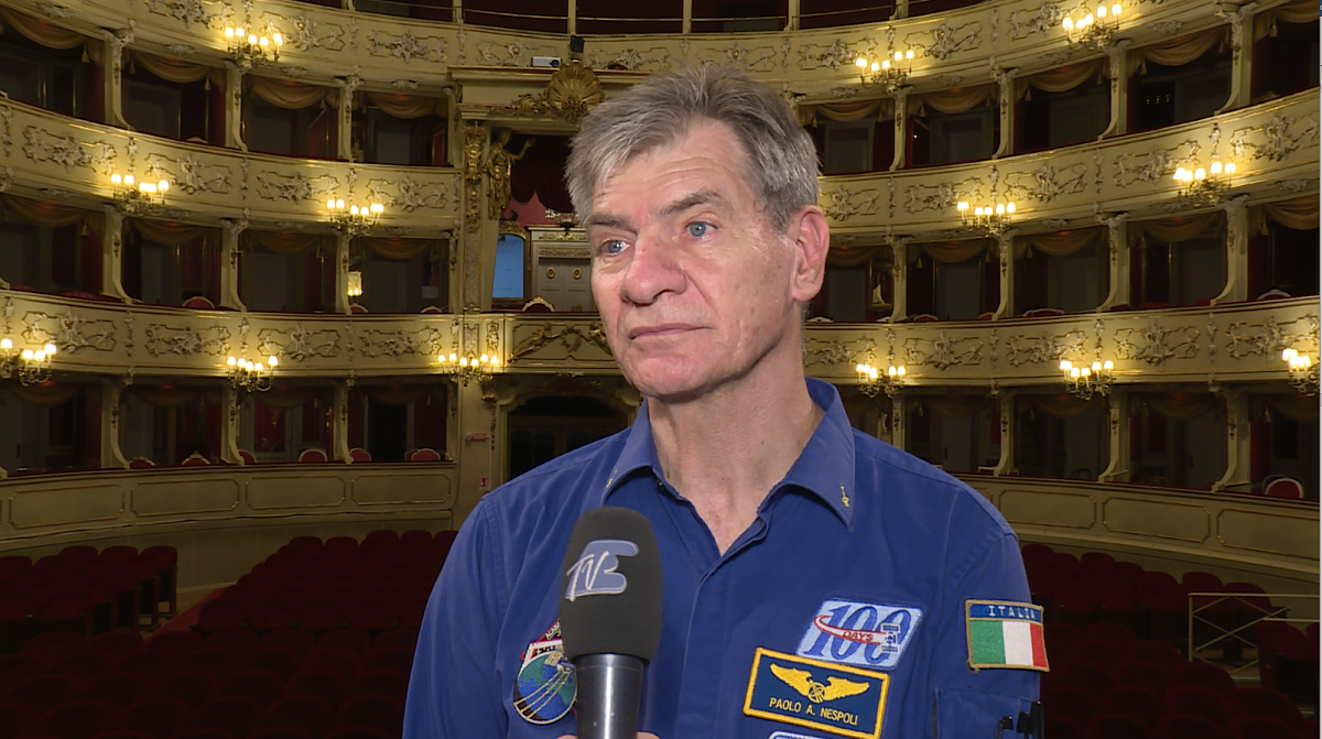 Stagione Notte 2023/24: dallo spazio al Teatro Sociale, l’astronauta Paolo Nespoli si racconta