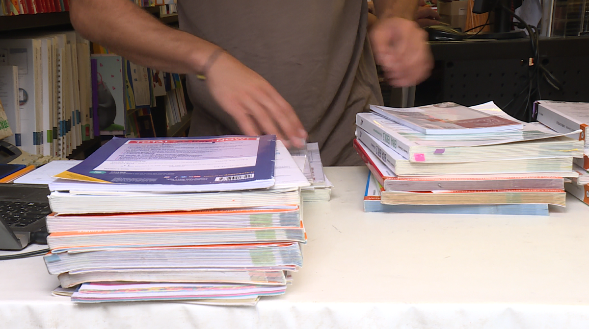 Conto alla rovescia per il ritorno a scuola, tra rincari e caccia ai libri usati