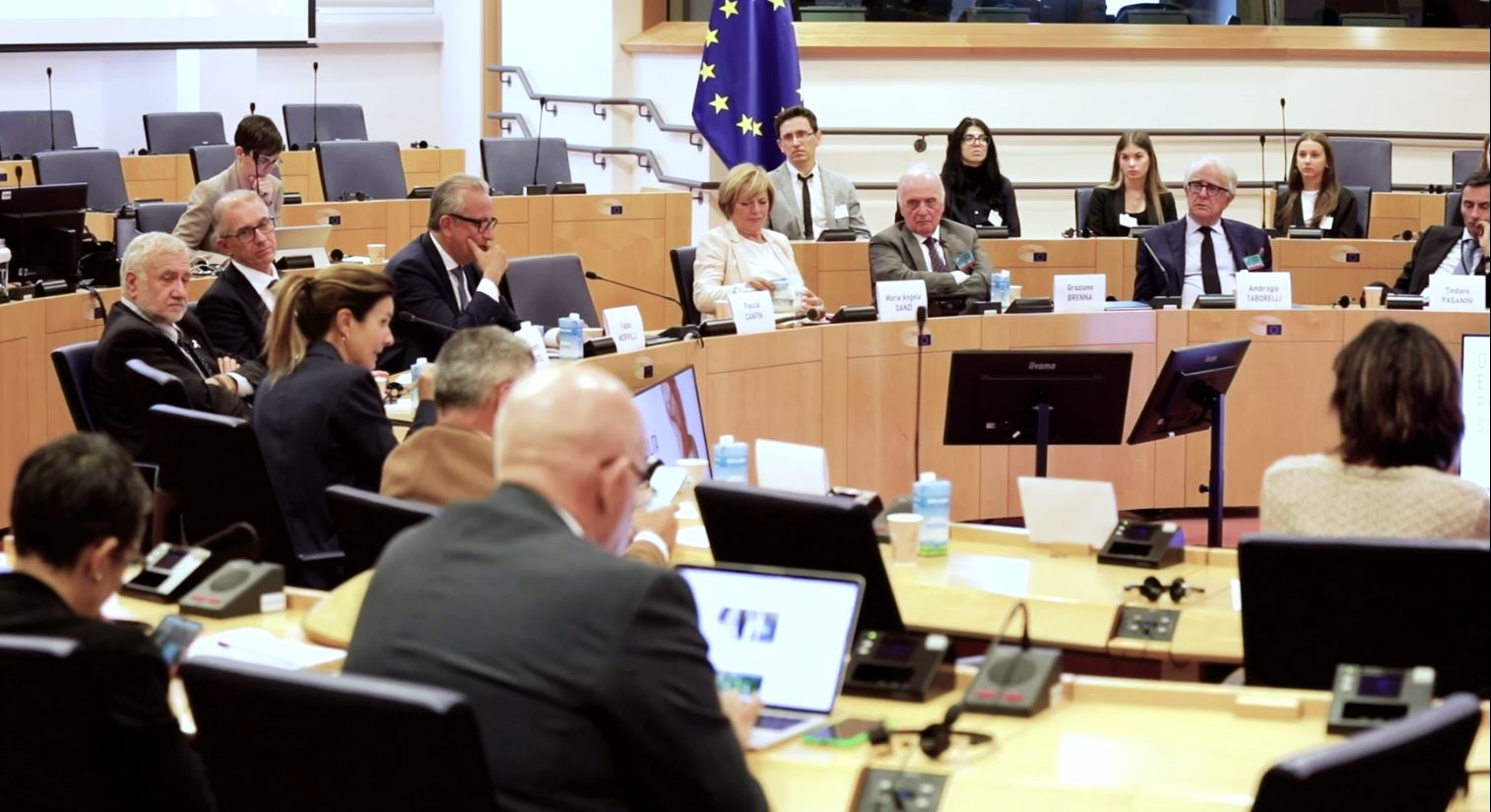 Made in Italy e made in Como. Una giornata dedicata al tessile al Parlamento europeo