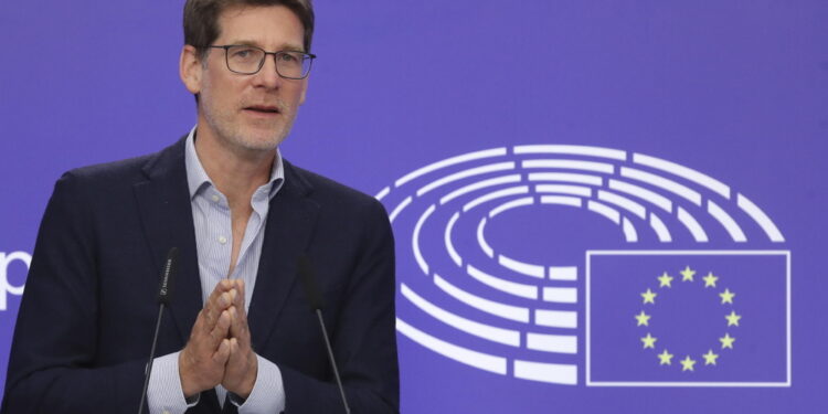 Hoekstra e Sefcovic dovranno rispondere a nuove domande