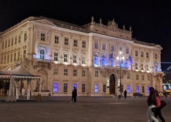 Illuminata una fontana del centro anche a Monfalcone (Gorizia)