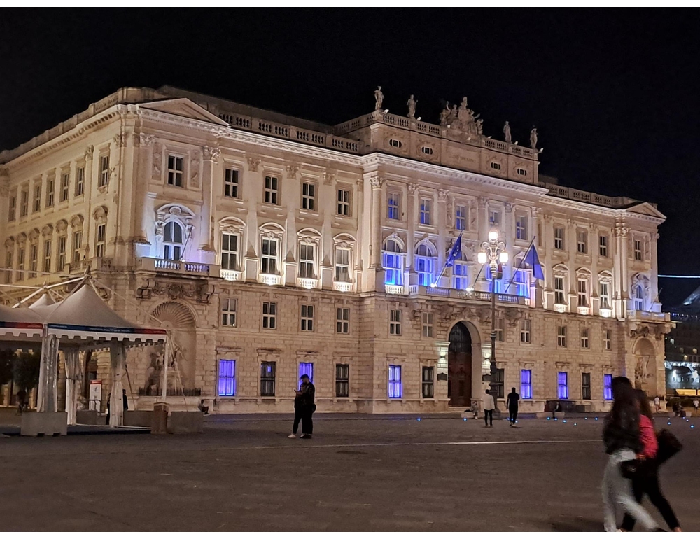Illuminata una fontana del centro anche a Monfalcone (Gorizia)