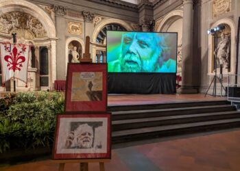 Conduce la cerimonia l'amico Paolo Hendel