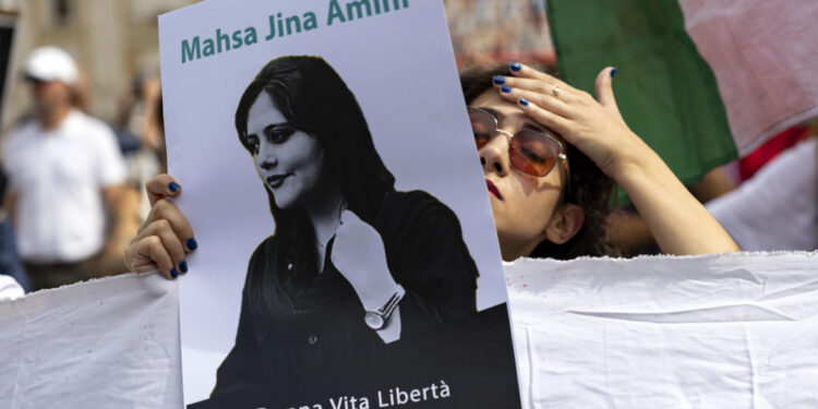 Polemica sui divieti imposti alle donne sull'uso dello hijab