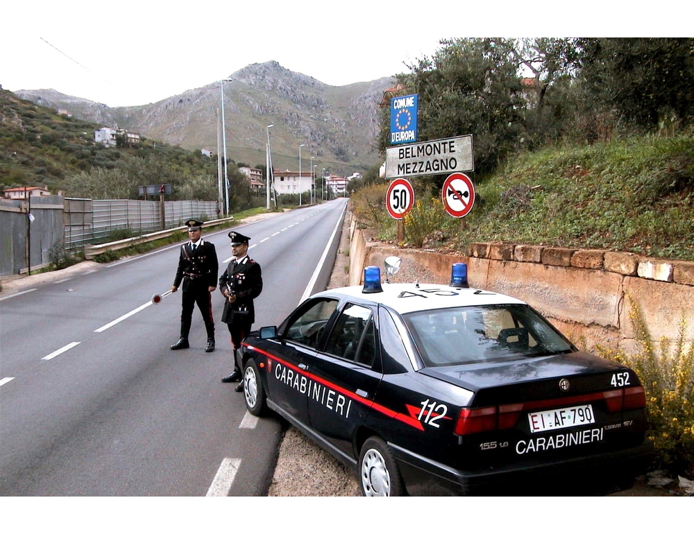 Rimprovera tredicenne, preso a pugni anche da parenti ragazzo