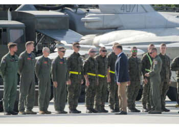 Lascia anche il capo delle operazioni. Frizioni col ministro