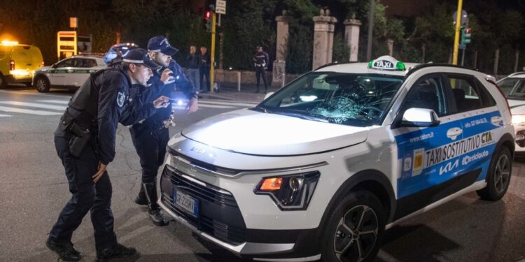 Il ragazzo è stato trasportato in coma all'ospedale Niguarda