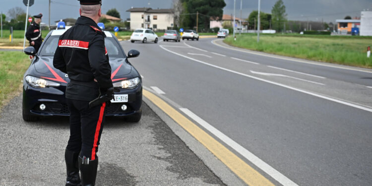 Anche altro veicolo non si sarebbe fermato a soccorrere migrante