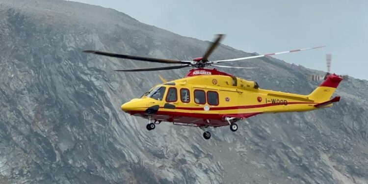 Il corpo portato in elicottero a Courmayeur