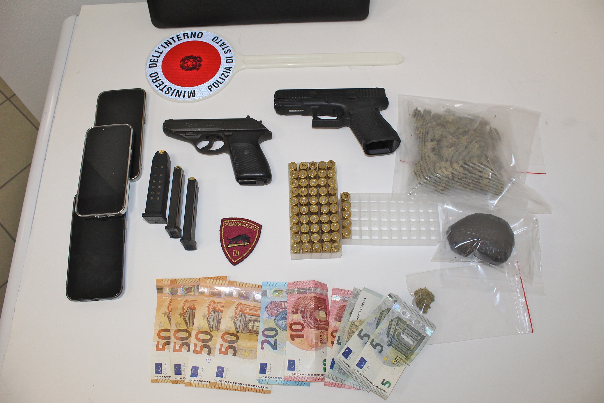 Pistole e munizioni nascoste nel Suv, arrestati dalla polizia tre turchi richiedenti asilo