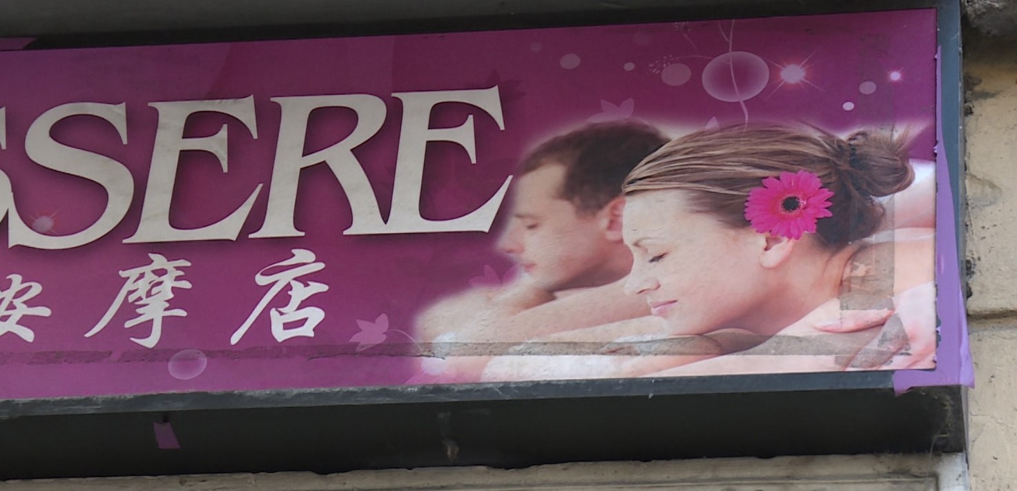 Sfruttamento della prostituzione, blitz in un centro massaggi