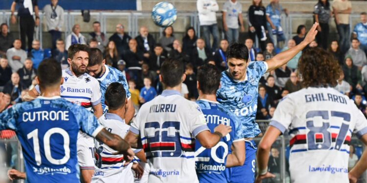 Una fase di Como-Sampdoria (foto Roberto Colombo)