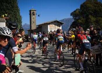 Il passaggio dal Colle del Ghisallo nel 2023 (foto Alpozzi-LaPresse-Rcs Sport)