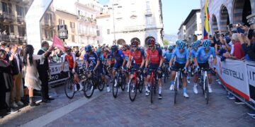 Foto Gian Mattia D'Alberto/LaPresse
07 Ottobre 2023 - Bergamo, Italia - sport, ciclismo - Il Lombardia 2023 - Edizione 117 - Da Como a Bergamo 238 Km 
Nella foto: pre gara  07 October 2023 - Bergamo, Italy - sport, cycling - Il Lombardia 2023 - Edition 117 - From Como to Bergamo 238 Km
In the picture: before the race