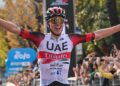 La vittoria dello sloveno  Pogacar sul traguardo di Como nel 2022