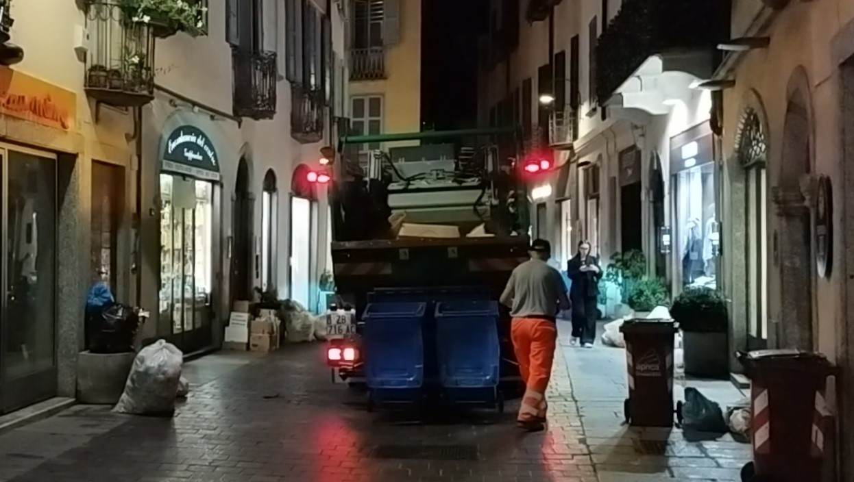 Raccolta rifiuti in città, comaschi virtuosi: cresce la differenziata