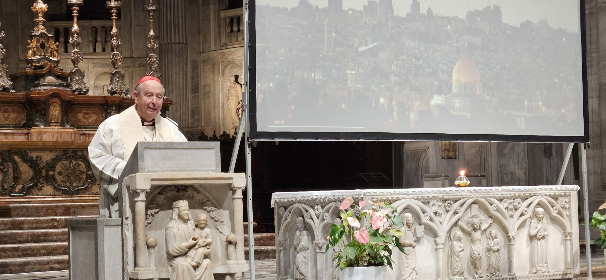 In Duomo a Como il rosario per la pace. Trasmesso il messaggio del patriarca di Gerusalemme