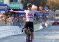 La vittoria di Tadj Pogacar sul traguardo di Bergamo (foto Gian Mattia D'Alberto/LaPresse/Rcs Sport)