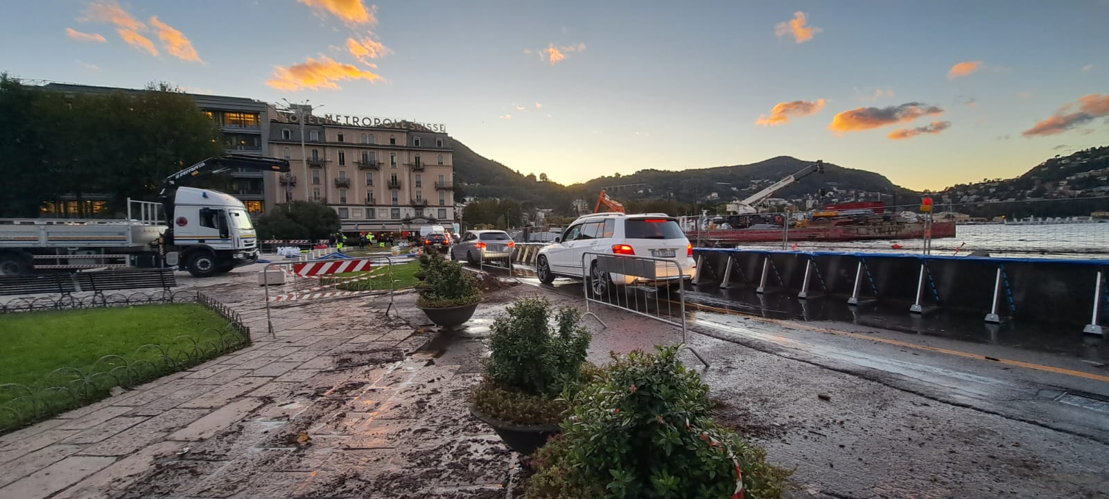 Esondazione del lago di Como, riaperta  una corsia di marcia sul lungolago
