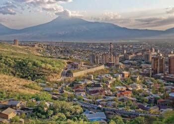 Una panoramica di Yerevan, capitale dell'Armenia