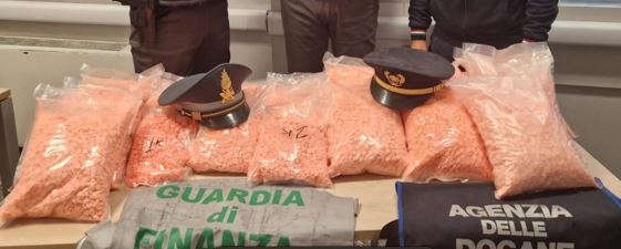 Ponte Chiasso: mezzo quintale di metanfetamine in auto, arrestata