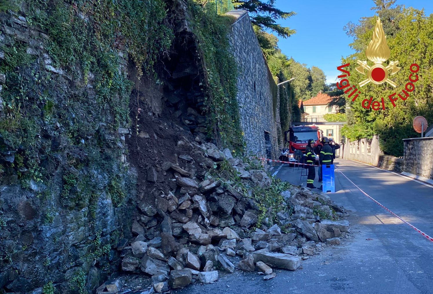 Laglio, crolla parte del muro di contenimento sulla Vecchia Regina