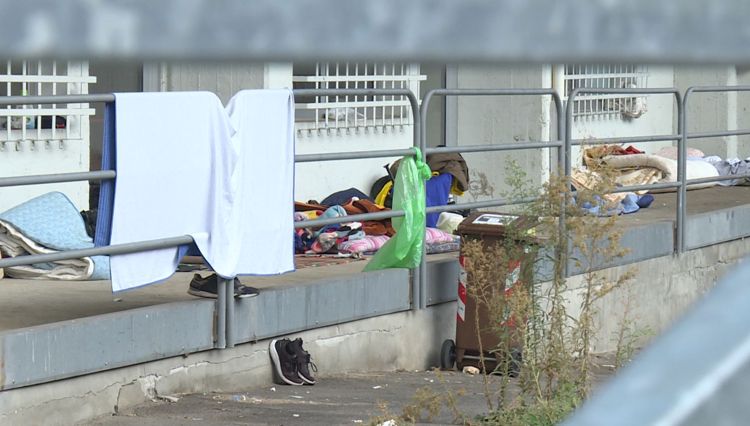 Como, via Regina: un rifugio per senzatetto nel piazzale dell’ex supermercato