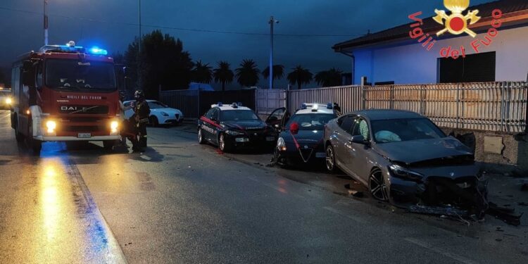 A Lamezia Terme. Ferito anche il conducente della vettura