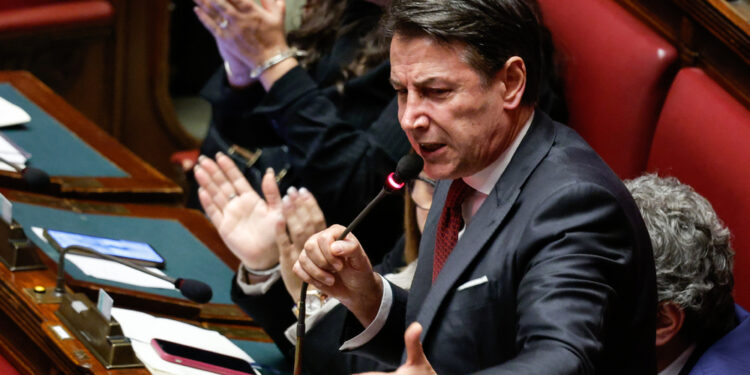 Dopo aver buttato la palla in tribuna ora la sgonfiano