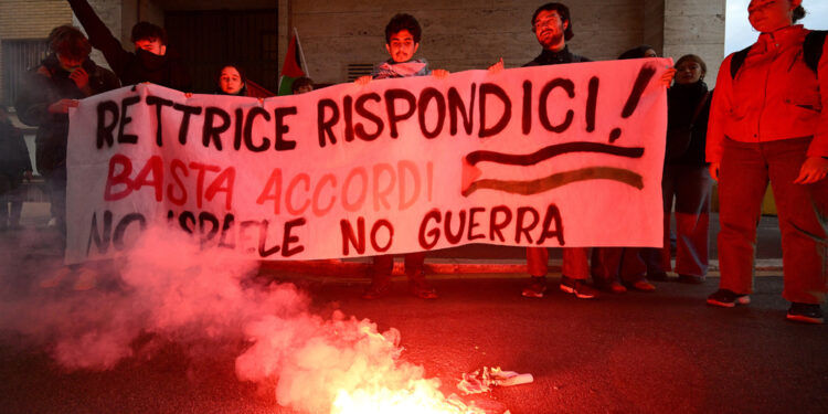 A Roma ragazzi lasciano la facoltà di Scienze politiche