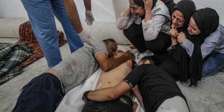 Haaretz: 'Israele stringe d'assedio ad altri due ospedali'